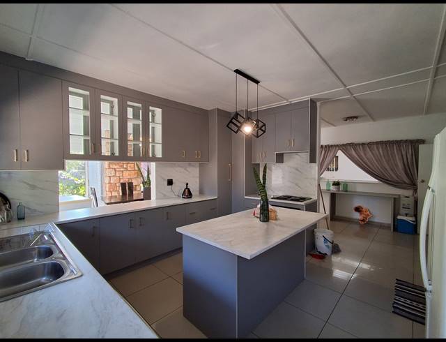 4 BEDROOM FREESTANDING FOR SALE IN FLAMWOOD